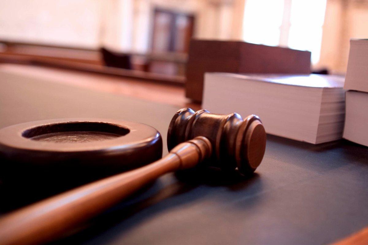 Epaileek, baita EAEko Justizia Auzitegi Nagusiak ere, presio egiten diote Eusko Jaurlaritzako Justizia Sailari, langileen lan-eskubideak urra ditzan