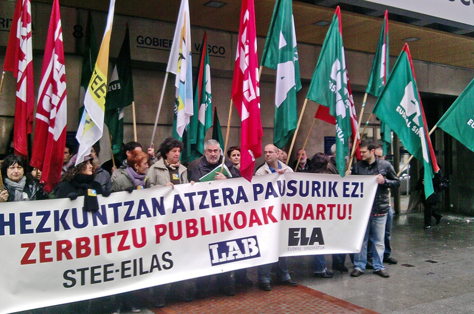 EPE deialdian Hezkuntza Sailak Mahai Orokorrean hitzarturiko 500 plaza ez dituztela aterako ezkutatu du