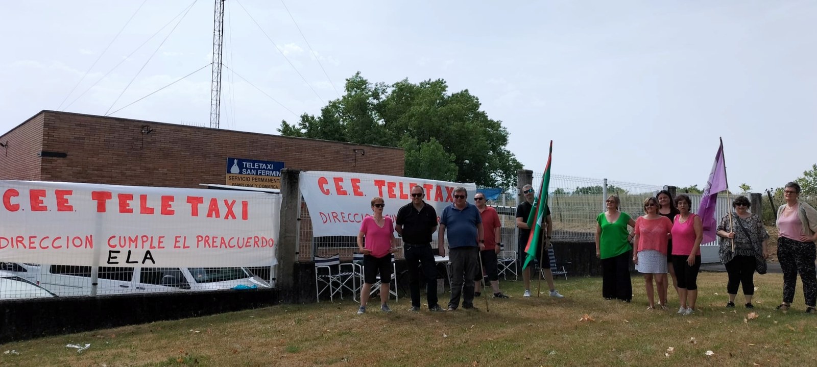 Erabateko lanuztea Tele-Taxi enpresak adostutakoa betetzeko egindako lehen greba egunean