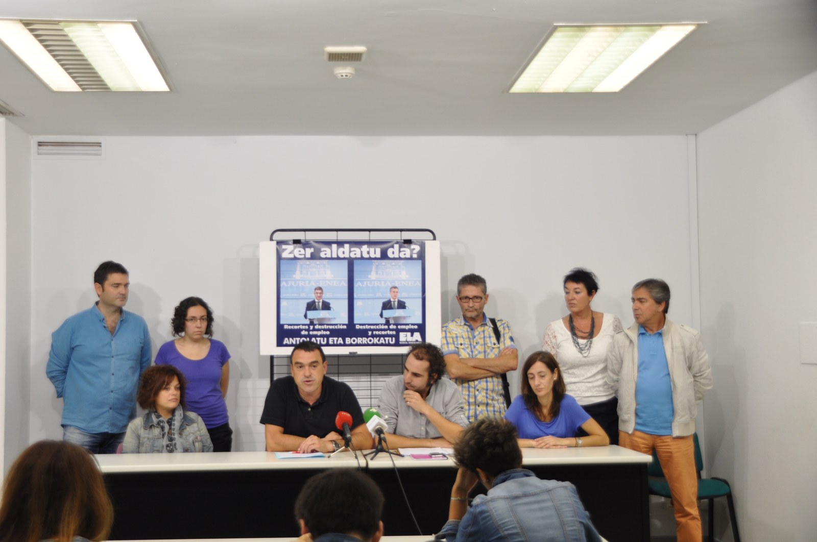 Erostea ahalmena galtzea eta enplegu publikoaren suntsiketa gehiago administrazioan