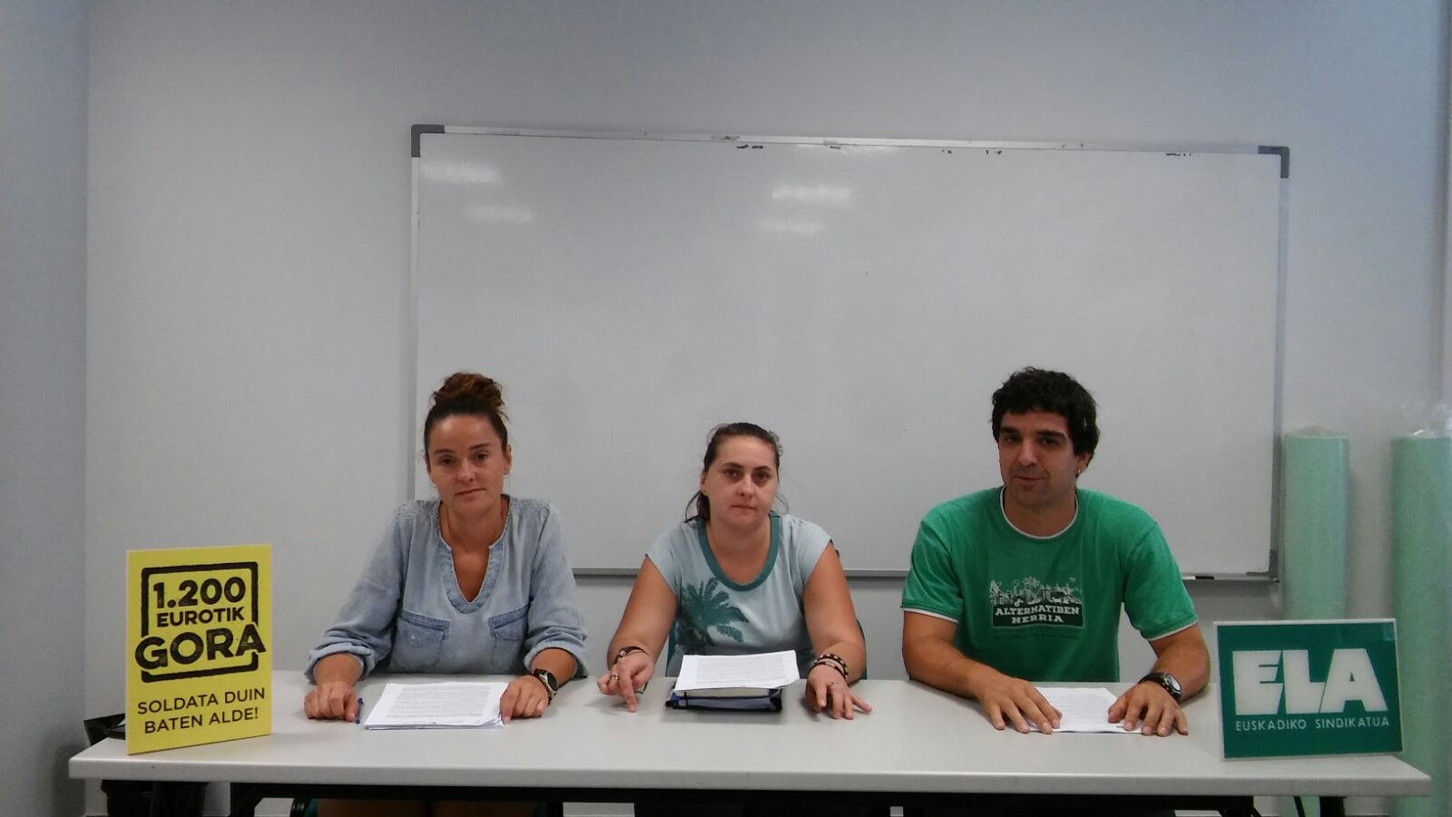 Errenteriko etxez etxeko laguntzako langileak grebara lan baldintzak duintzeko