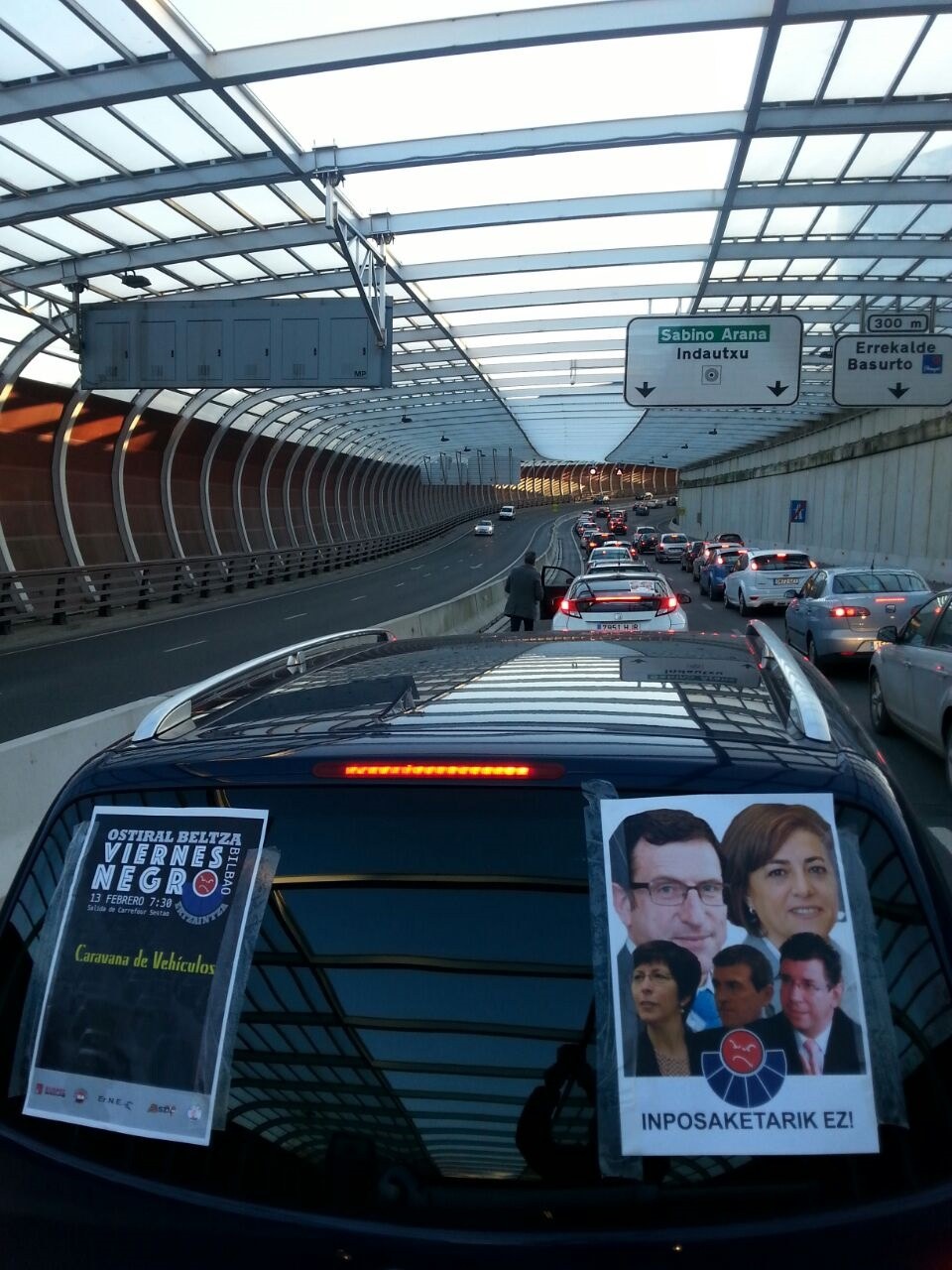 Ertzainen kotxe karabana Sestaotik Bilbora