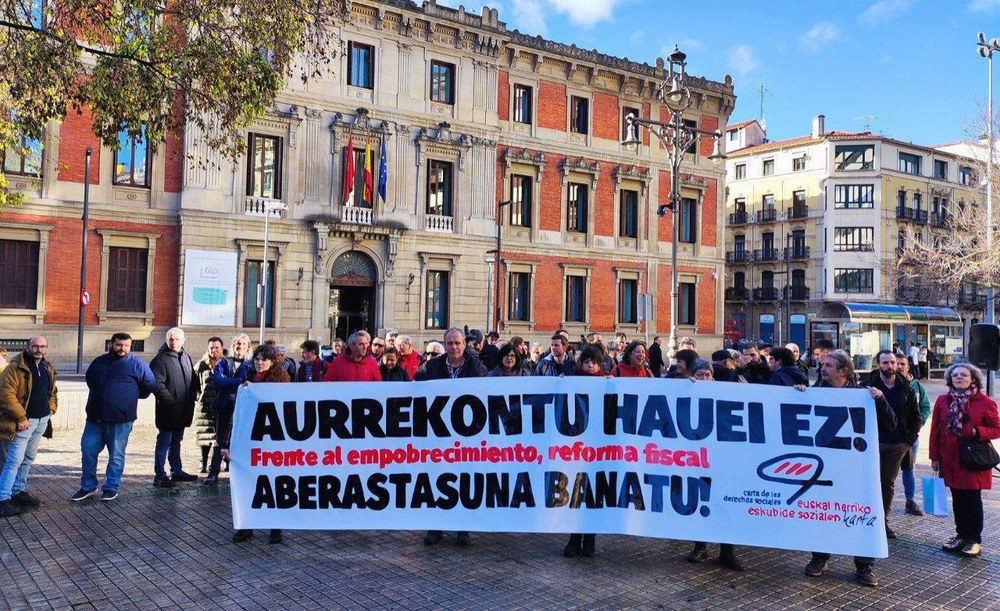 Eskubide Sozialen Kartak salatu duenez, Nafarroako 2023rako aurrekontuek ez diote gizartearen pobretzeari aurre egiten eta erreforma fiskala eskatzen du