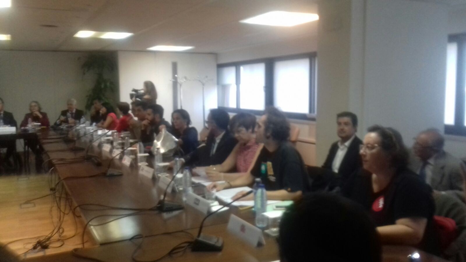 Espainiako gobernuak enpleguaren suntsiketa eta erosteko ahalmenaren galera mantenduko du sektore publikoan