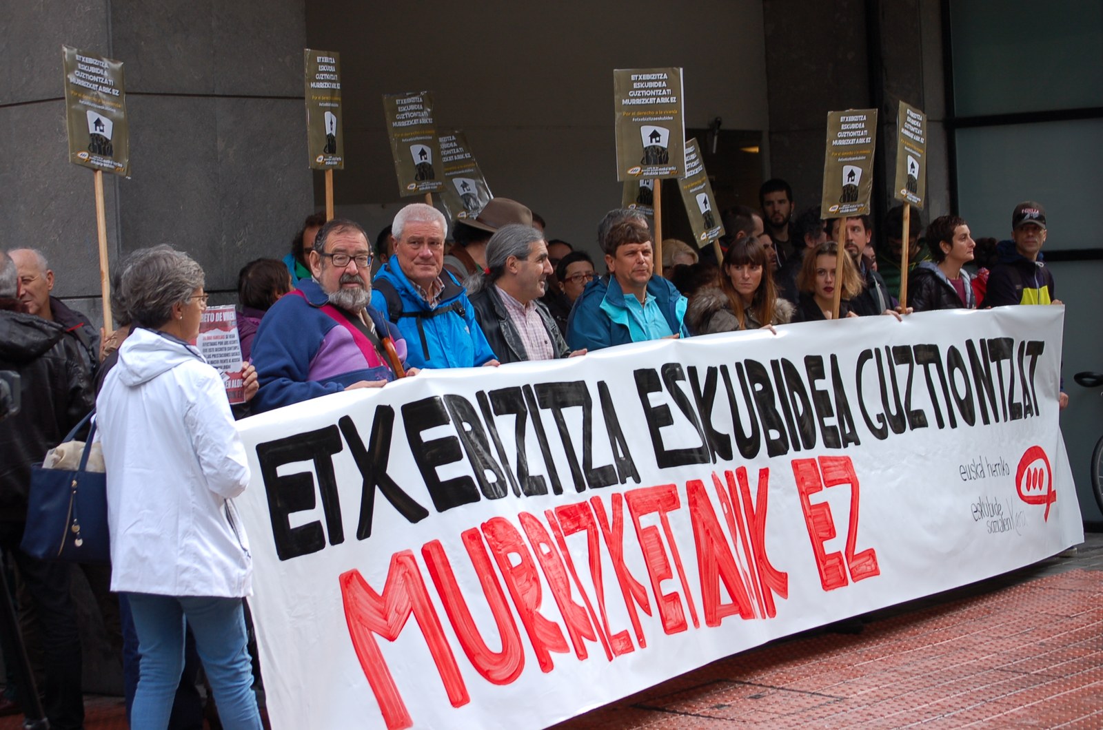 Etxebizitza duina, guztion eskubidea