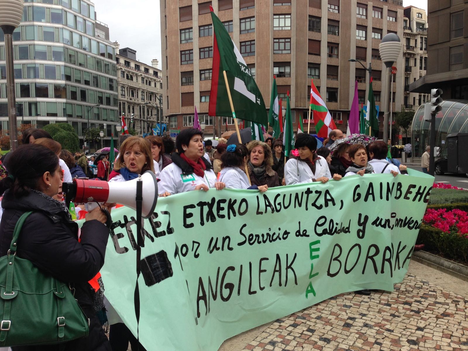 Etxez etxeko laguntzaren zerbitzuko langileen manifestazioa Bilbon