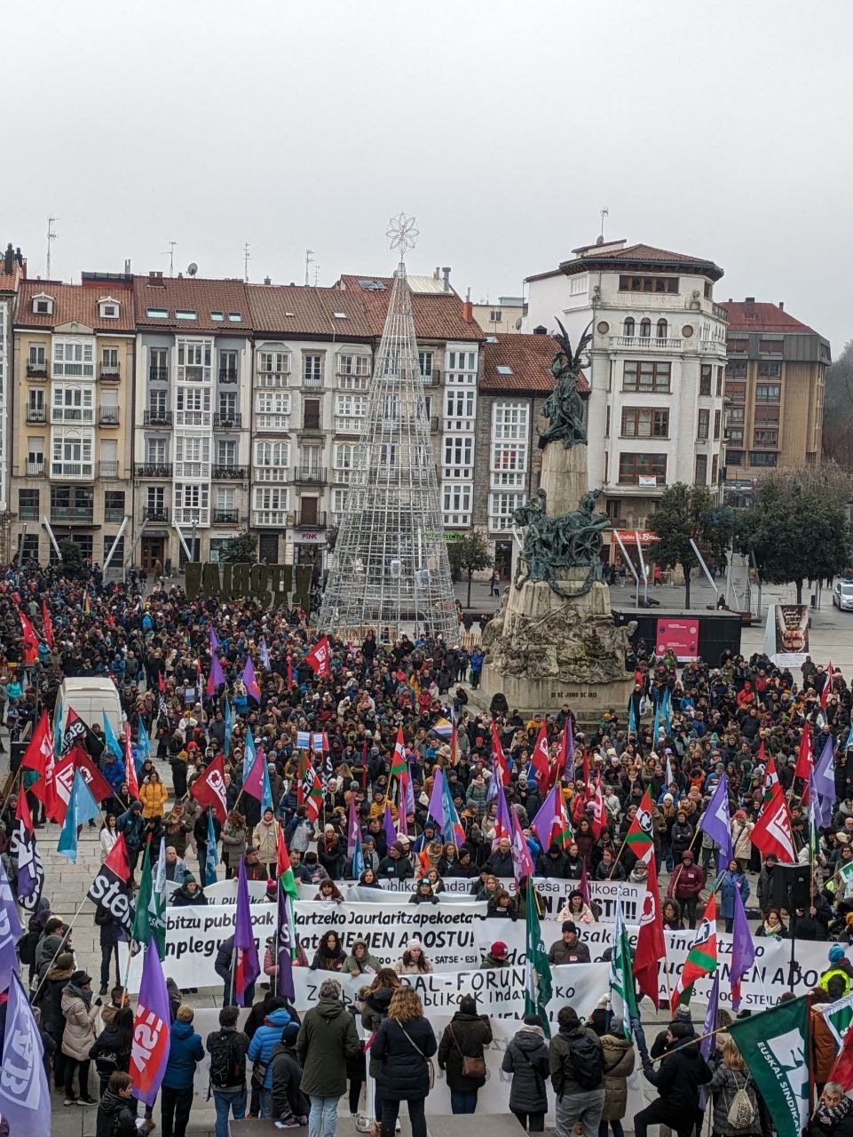 Eusko Jaurlaritzak, Aldundiek eta Udalek ez dute aitzakiarik langileen soldata eta enplegua hemen ez adosteko