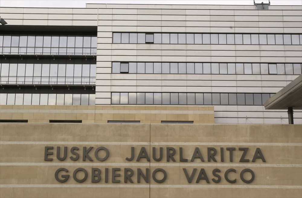Eusko Jaurlaritzak lan arloko hizkuntza politika inposatu du langileen ordezkaritza entzun gabe