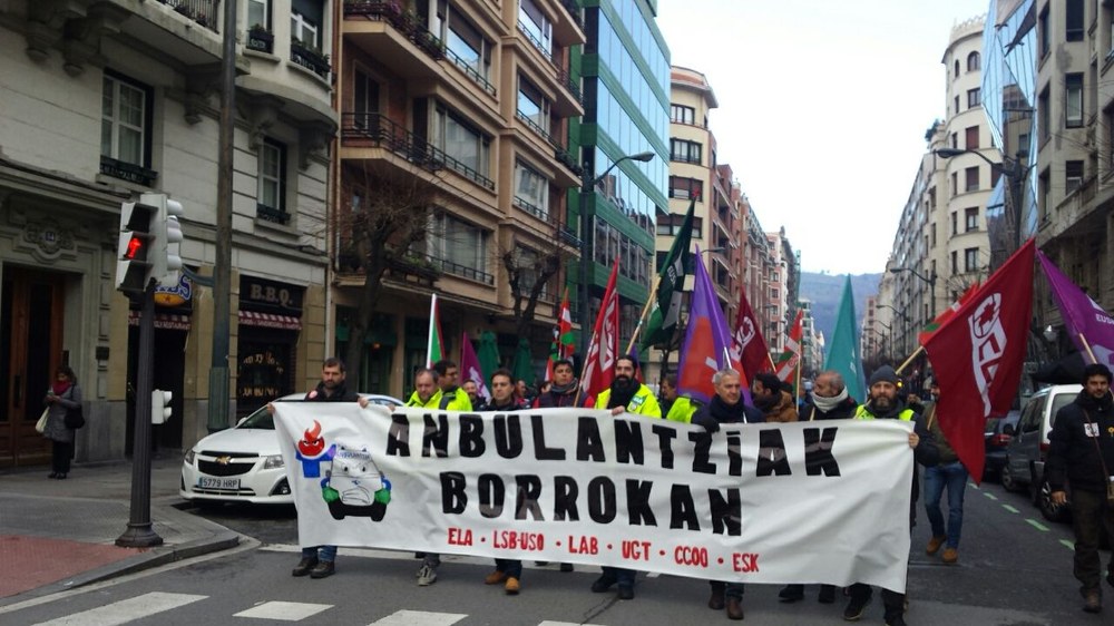 Eusko Jaurlaritzak osasun garraioko langileen greba eskubidea urratu du