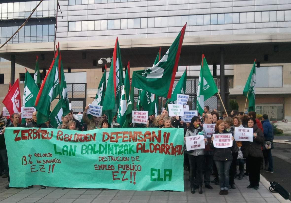 Eusko Jaurlaritzaren hautu bakarra, eskubideak eta zerbitzuak murriztea