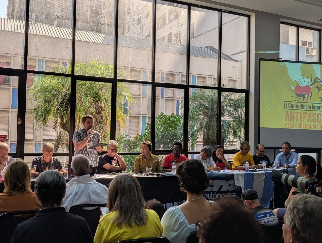 Faxismoaren aurkako batasuna eta herrien burujabetzaren alde