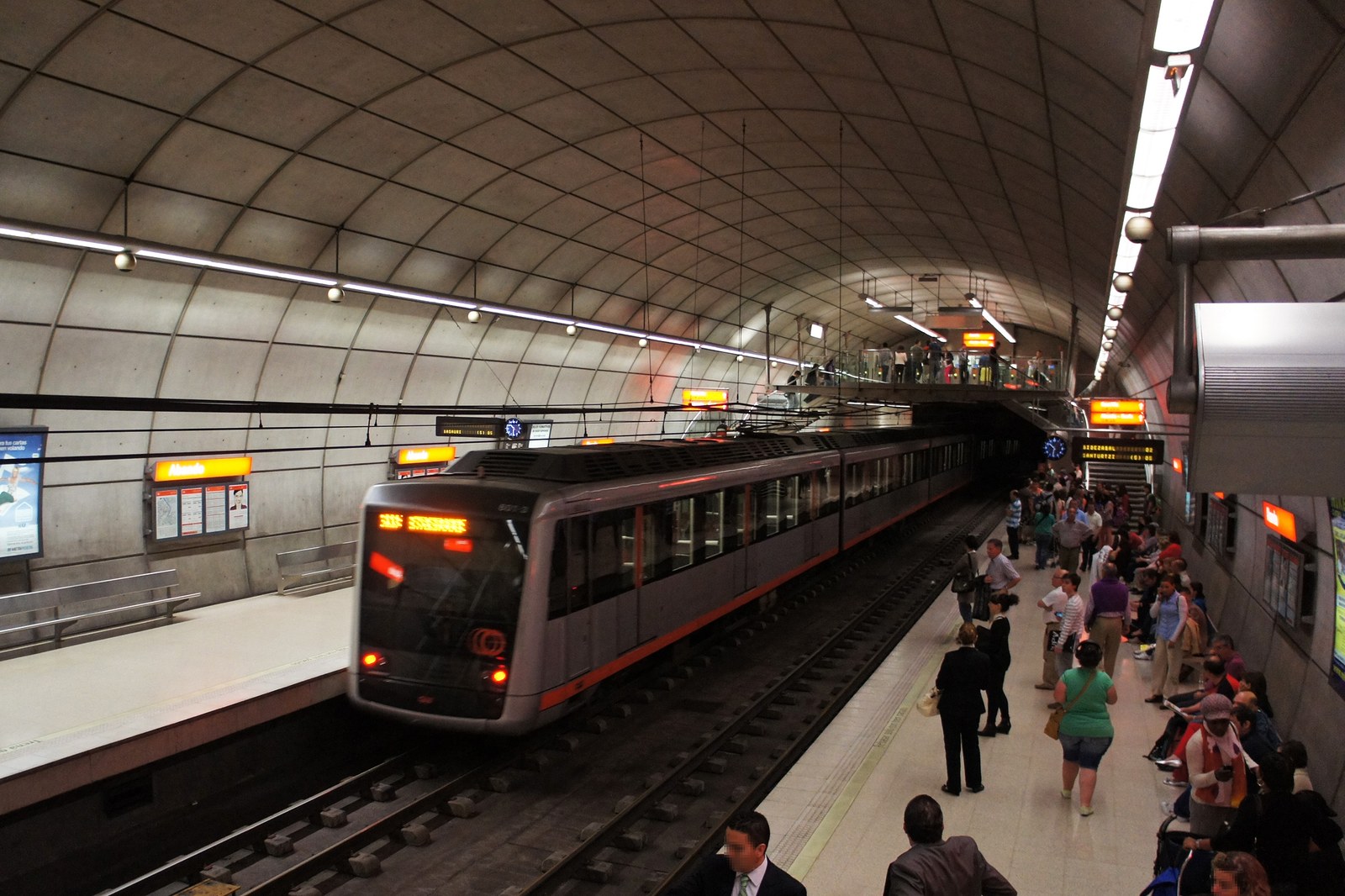 Funtsezko langileak falta dira Metro Bilbaon