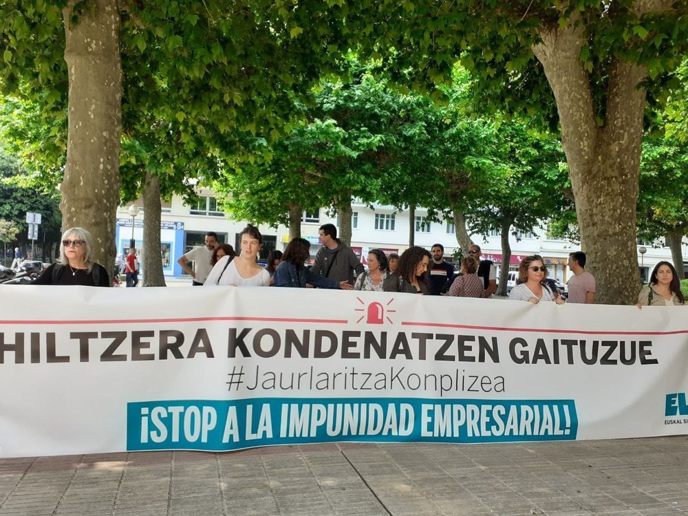 Garraiolarien lan baldintza prekarioak salatu ditu ELAk