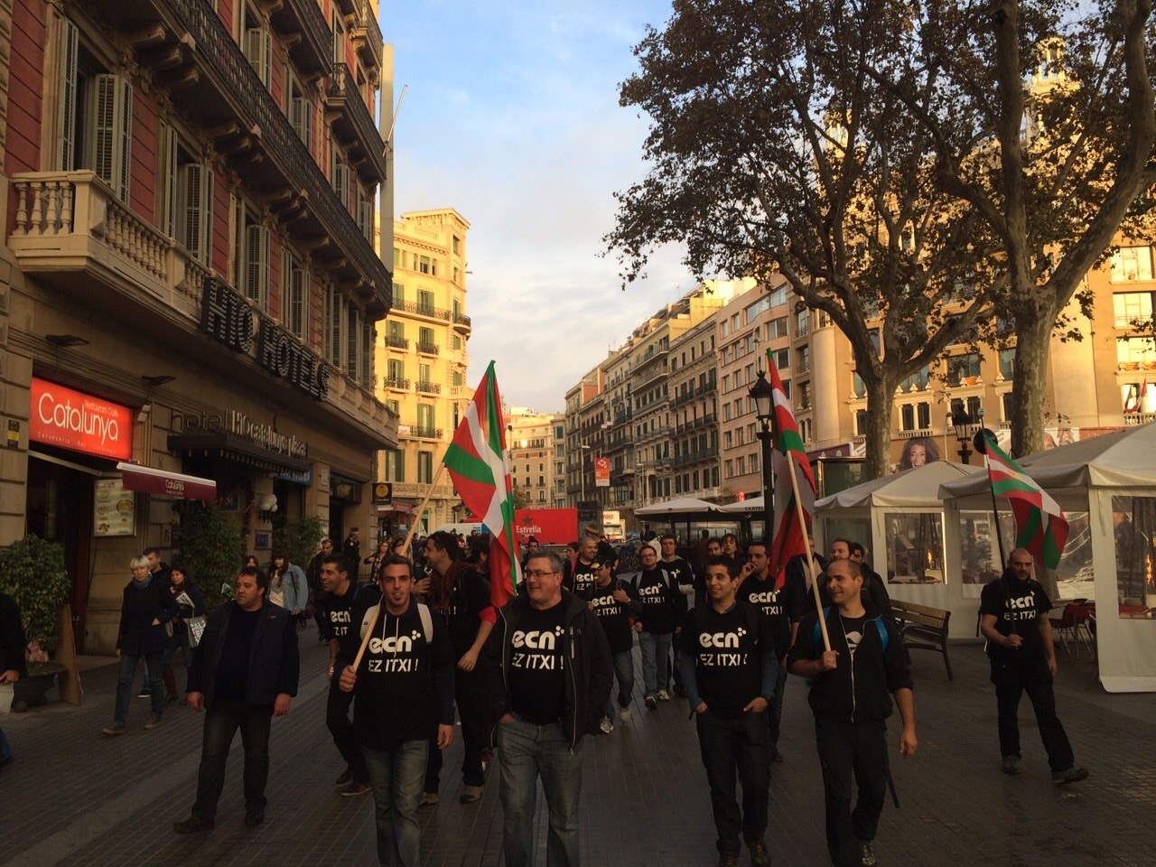 Gasteizko ECN Cable Group-eko langileak Bartzelonan manifestatu dira