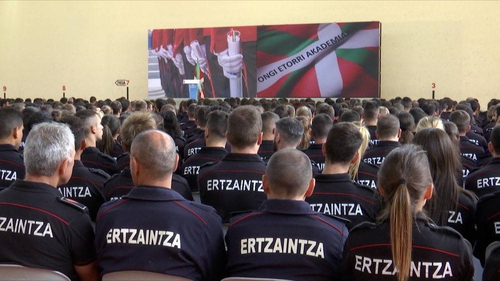 Gasteizko epaitegi batek ebatzi du Ertzaintzaren XXVII. promozioko ebaluazio-probak diskriminatzaileak izan zirela, eta gaitzat jo ditu Akademiak kanporatutako bi pertsona
