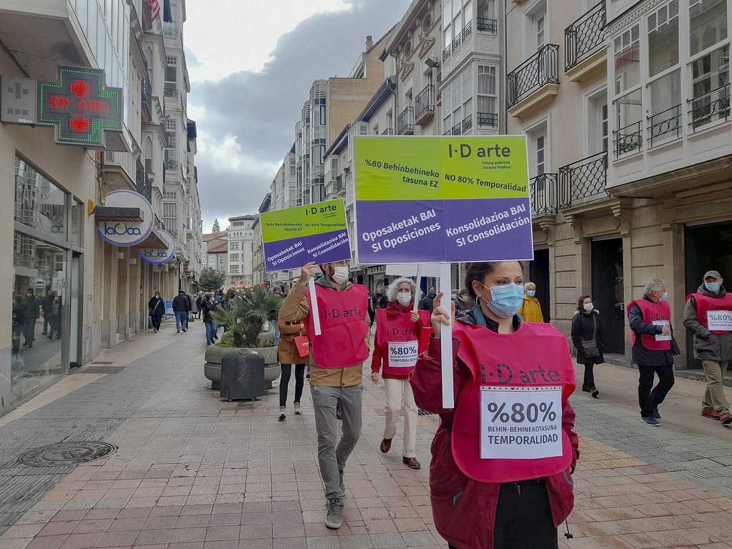 Gasteizko IDarteko plantilla egoera kritikoa dagoen bitartean, euskal administrazioak Bilbon kokatu berri den eskola pribatu bat bultzatzen ari dira Gasteizko IDarteko plantilla egoera kritikoa dagoen bitartean, euskal administrazioak Bilbon kokatu berri den eskola pribatu bat bultzatzen ari dira