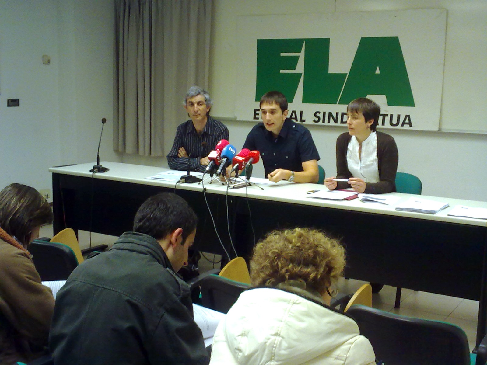 Gastu publikoa murrizteko politikak, ezinbestez, moteldu egiten du ekonomia