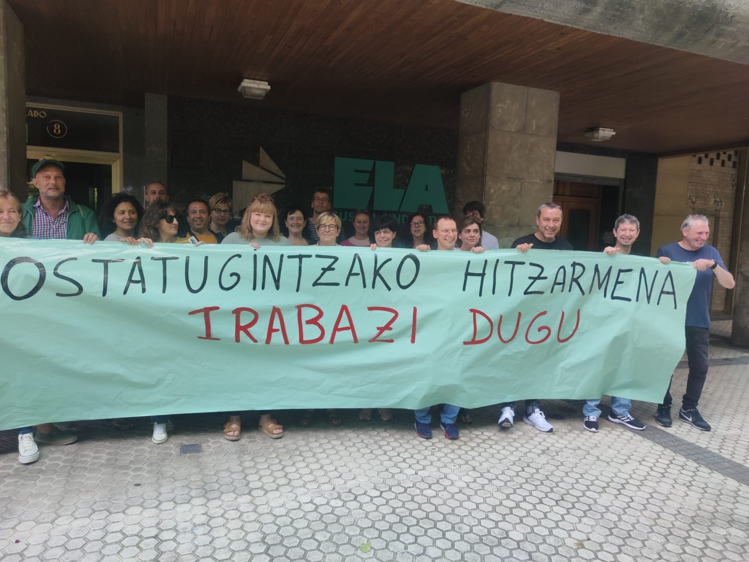 Gipuzkoako ostatugintzan soldatak KPIaren arabera eguneratu, lanaldia murriztu eta ratioak hobetuko dituen akordioa lortu du ELAk