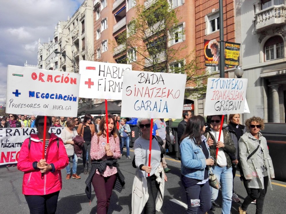 Gizarte ekimenean deitutako asteko lehen greba egunak jarraipen oso zabala izan du