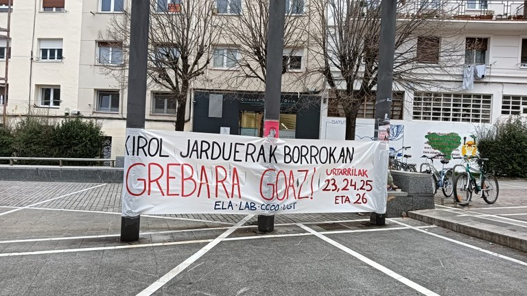Greba deialdiari esker, lanaldia murriztu eta erosahalmena bermatzen duen akordioa lortu da Greba deialdiari esker, lanaldia murriztu eta erosahalmena bermatzen duen akordioa lortu da
