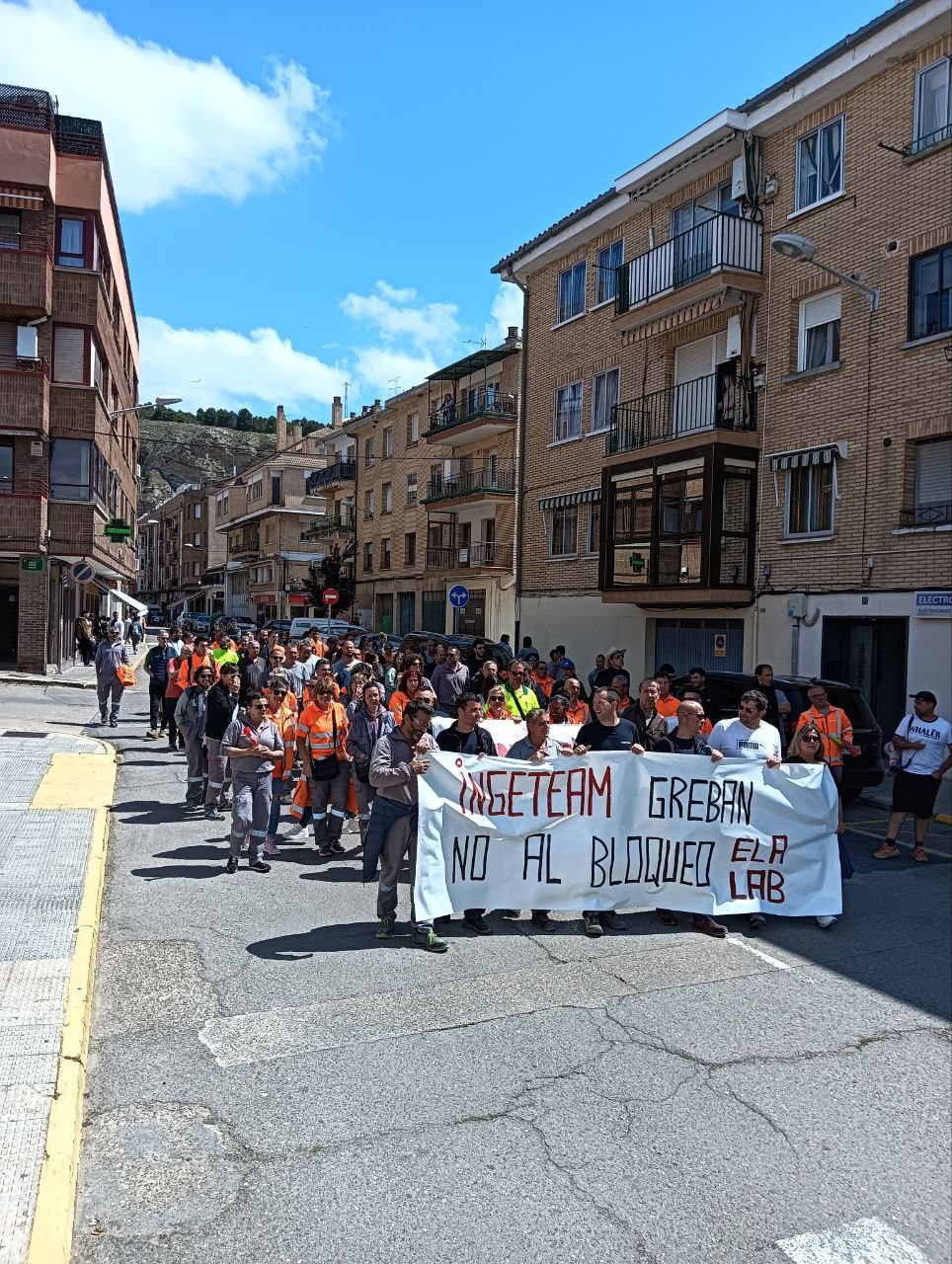 Greban dauden langileek manifestazioa egin dute Lodosan hitzarmenaren negoziazioan aurrera egiteko