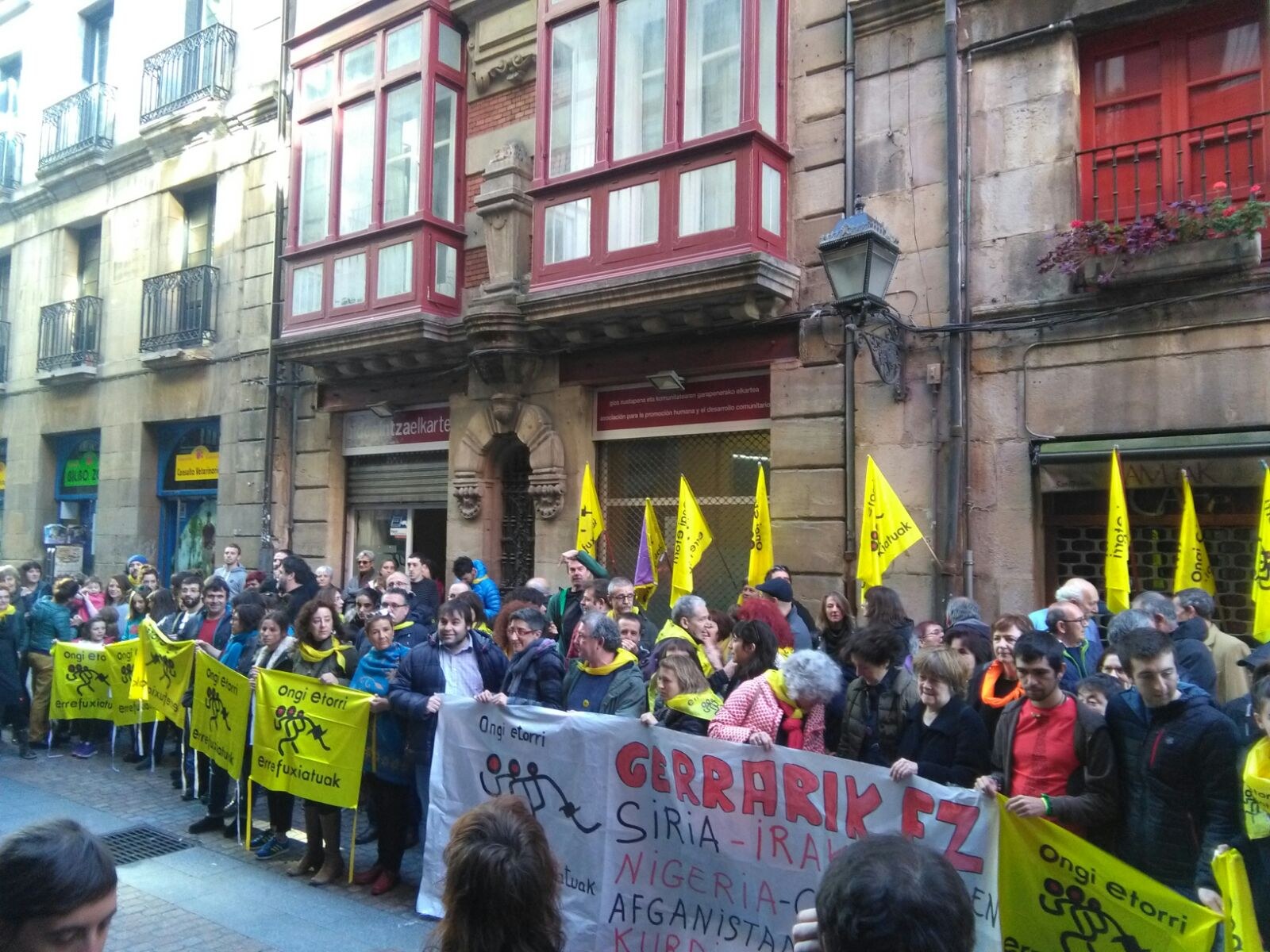 Grezian atxilotutakoei elkartasuna