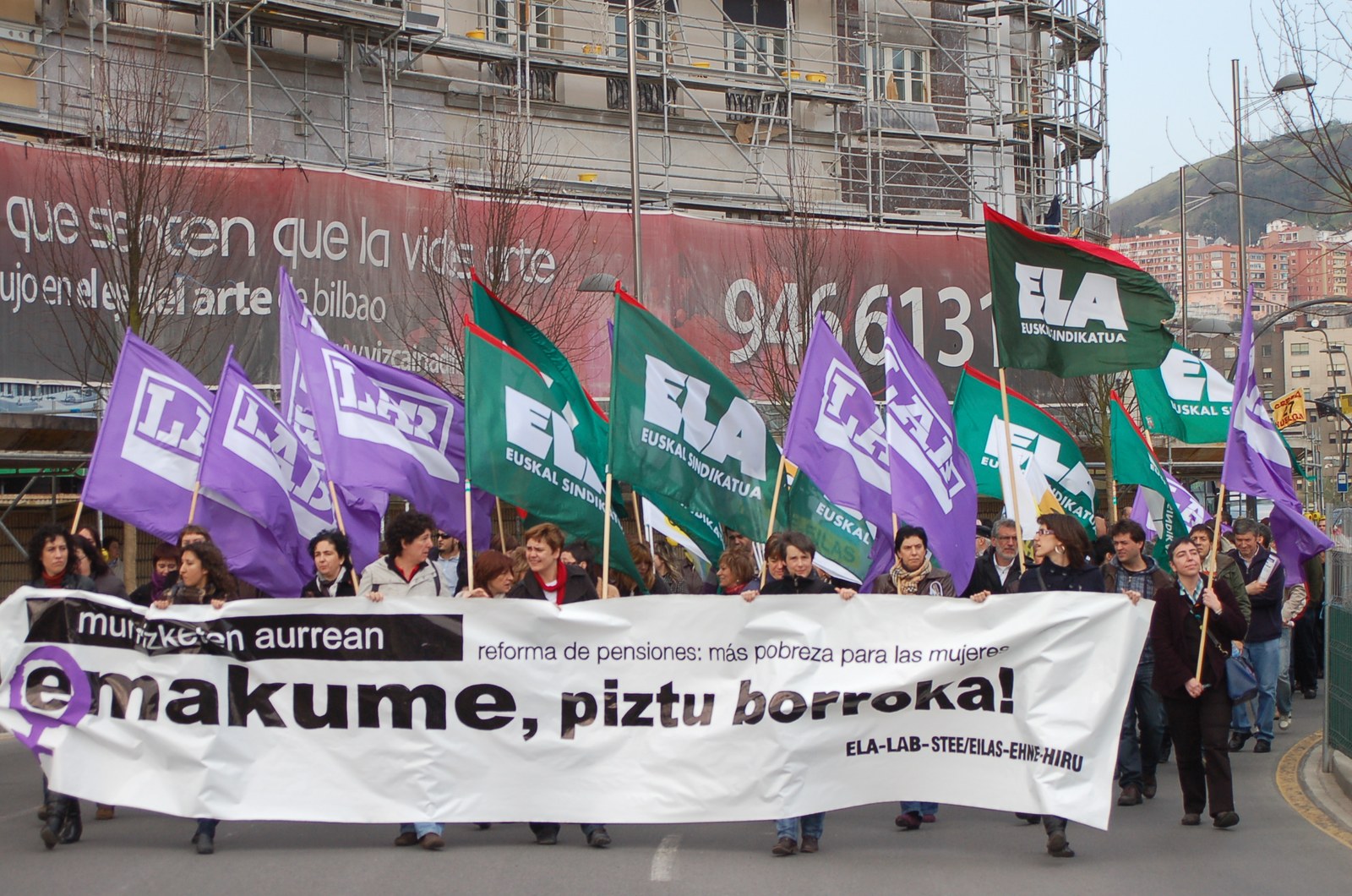 Hainbat mobilizazio egin dira emakumeek bizi duten diskriminazioa salatzeko