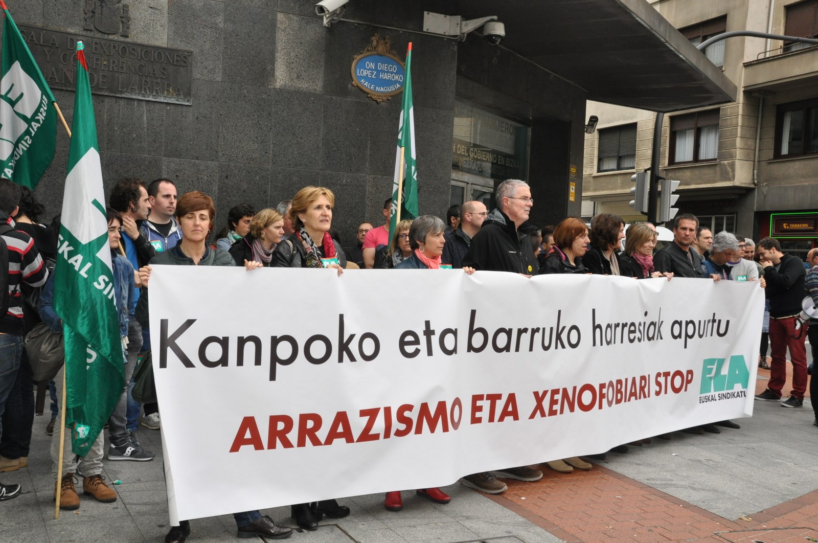 Harrera egin nahi diegu