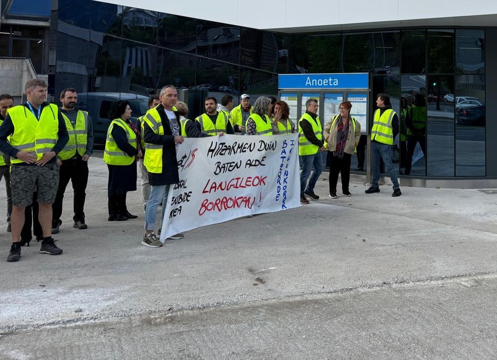 Hitzarmenaren negoziazioaren blokeoaren aurka mobilizatu dira langileak