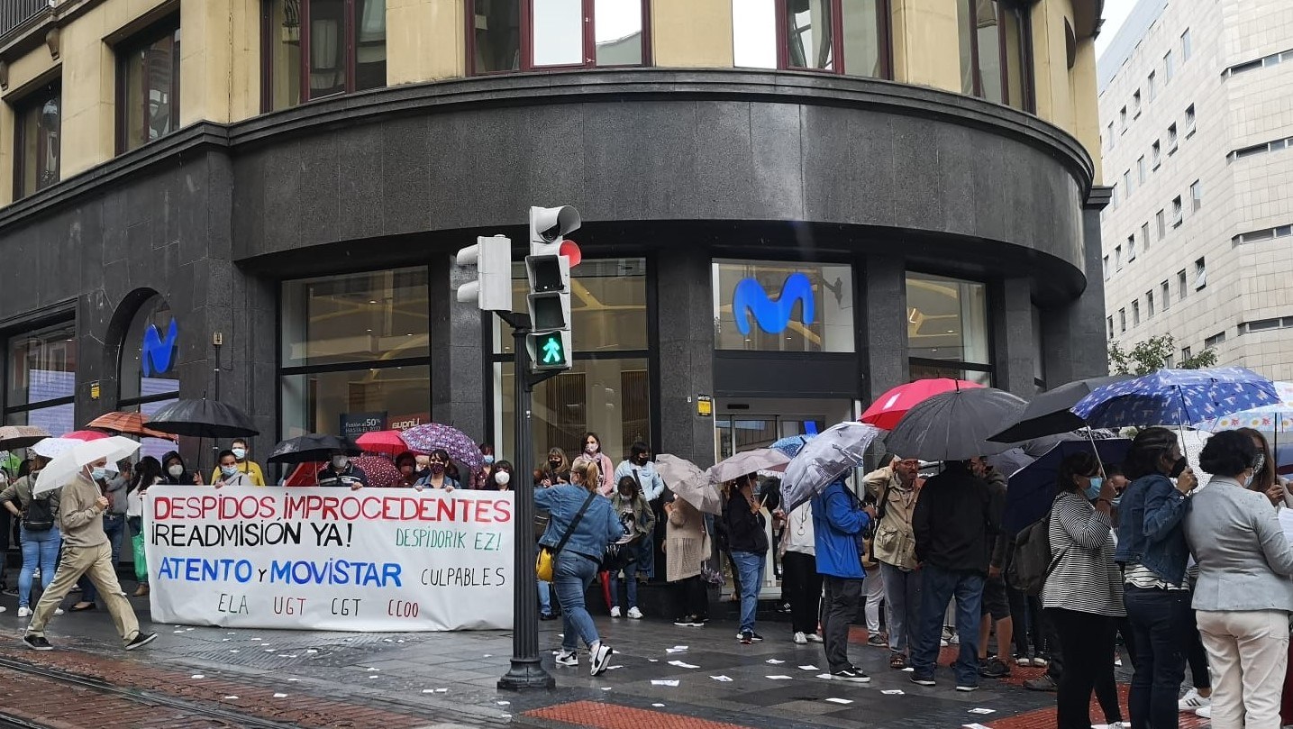 Huelga eta kontzentrazioa egin dute Atentoko langileek kaleratzeak salatzeko