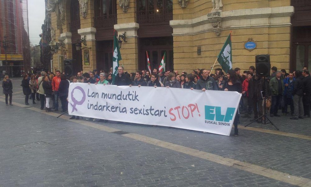 Indarkeria Sexista salatzeko elkarretaratzea egin du Bilbon ELAk
