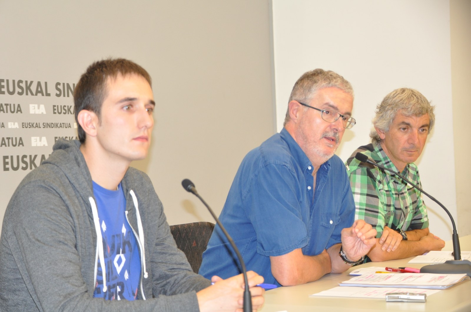 Irailean sinatutako kontratuen %93,6ak aldi baterakoan izan ziren