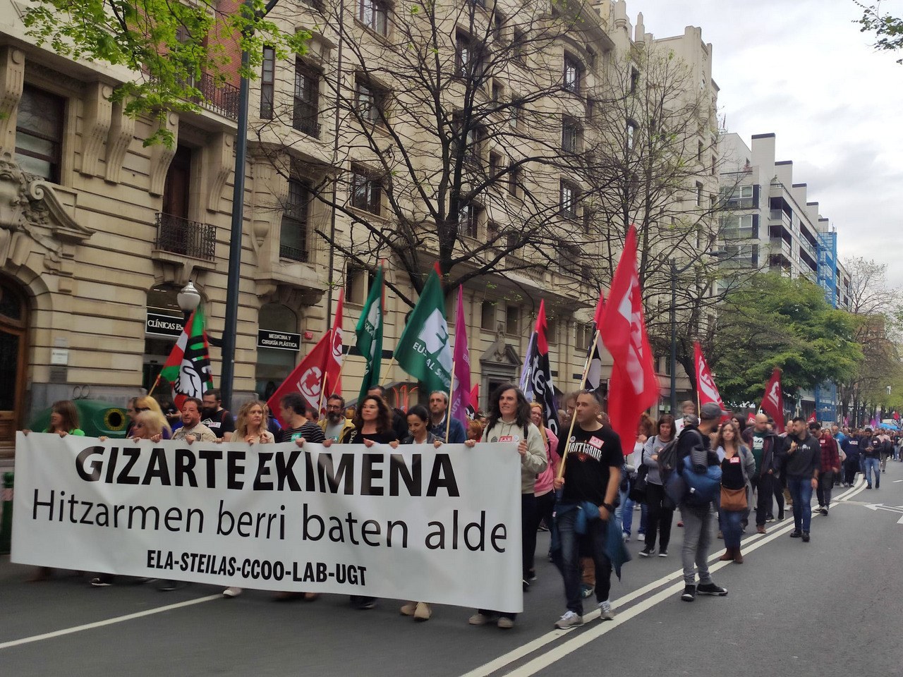 Jarraipen zabala izaten ari da hitzarmenaren aldeko greba Jarraipen zabala izaten ari da hitzarmenaren aldeko greba
