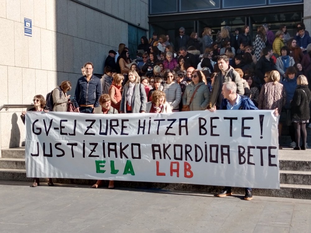 Jarraipen zabala izaten ari da lehen greba eguna