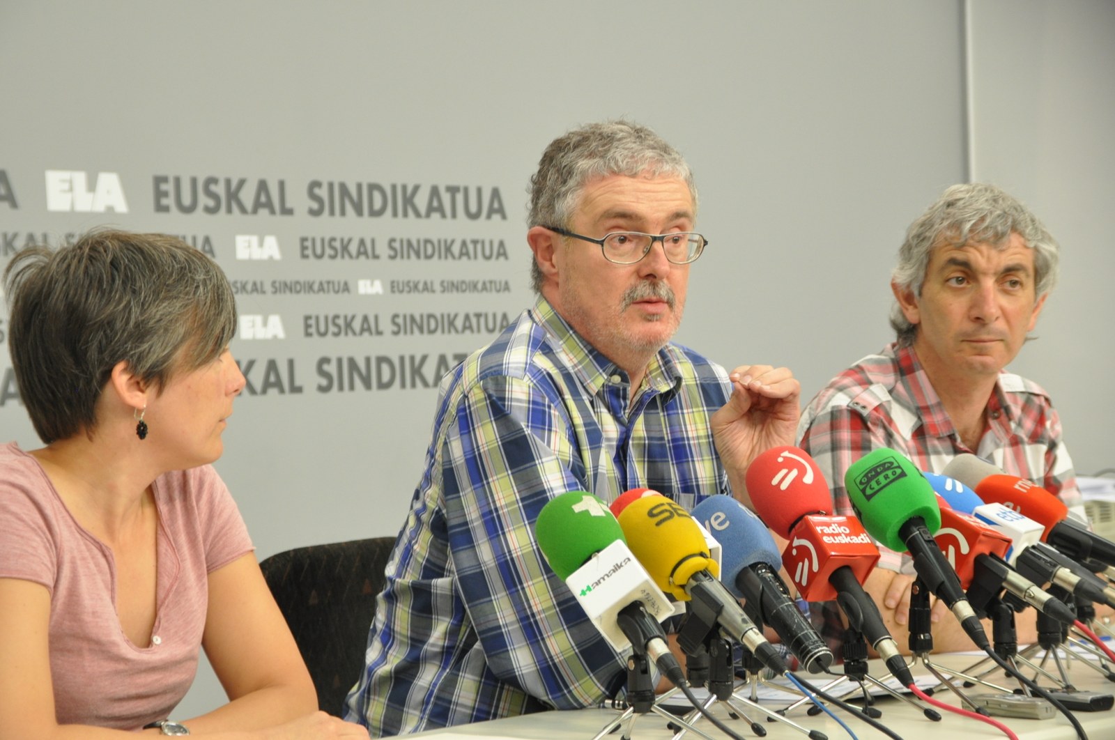 Jaurlaritzaren politikak eragozten du elkarrizketa soziala