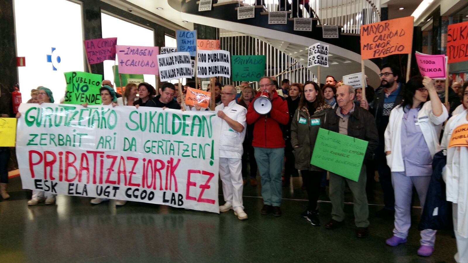 Kalitatezko sukalde publiko baten alde Gurutzetako Ospitalean