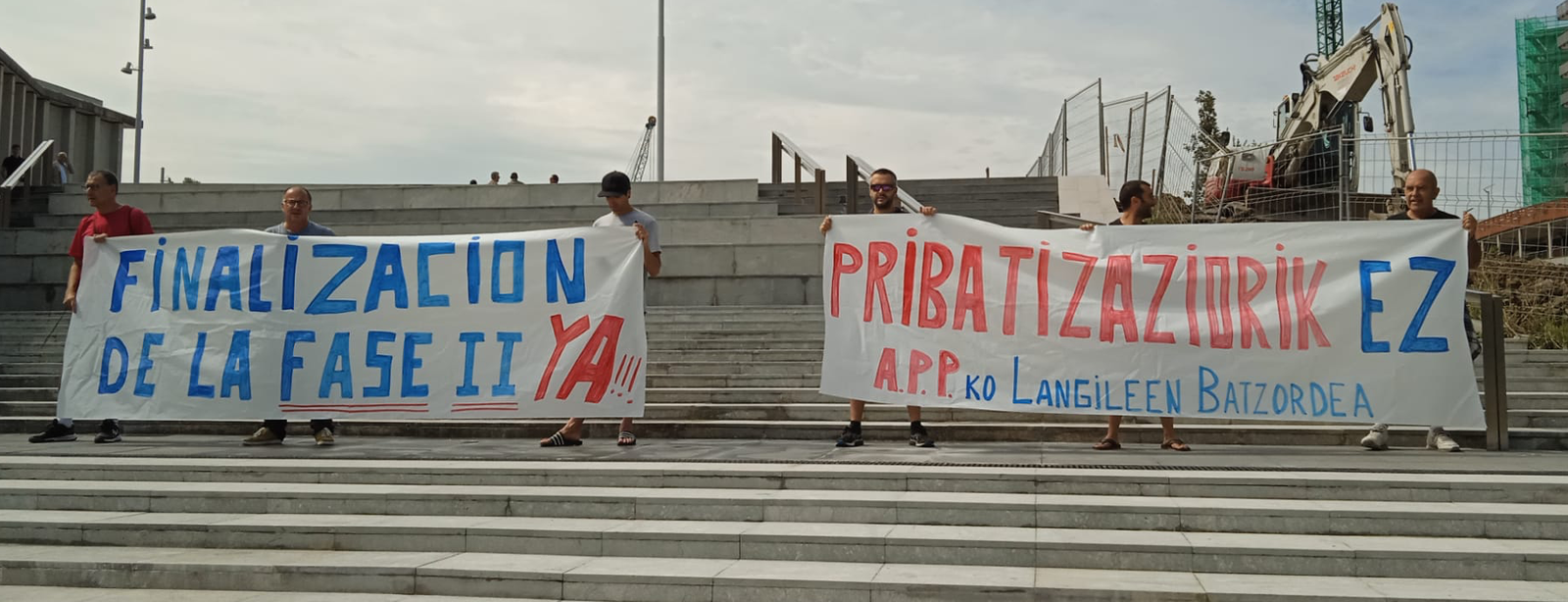 Kontzentrazioa Pasaiko lonja berriaren aurrean lan baldintza kaskarrak salatzeko