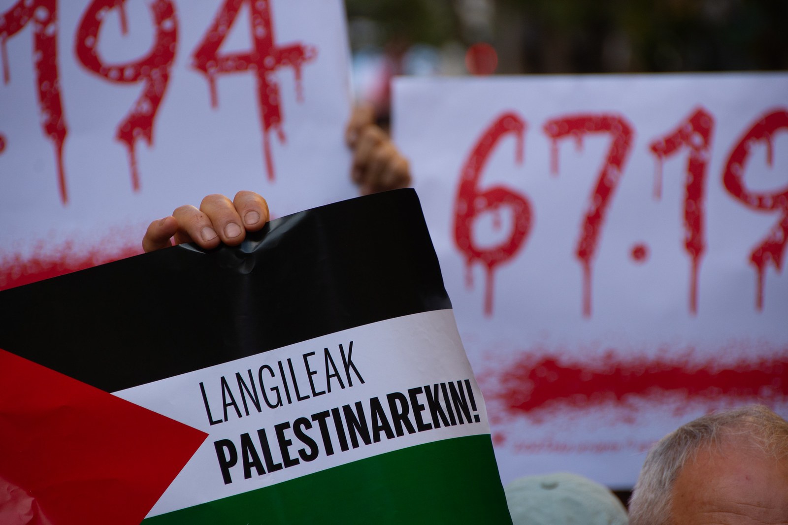 Lakuntza: "Euskal Herriak Palestinarekiko duen elkartasunak berezko indarra eta dinamika badu, zer behar zegoen Madrildik UGTk eta CCOOek deitu zuten mobilizazio eguna sostengatzeko?" Lakuntza: "Euskal Herriak Palestinarekiko duen elkartasunak berezko indarra eta dinamika badu, zer behar zegoen Madrildik UGTk eta CCOOek deitu zuten mobilizazio eguna sostengatzeko?"