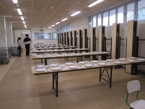 Lan-agintaritzak ebatzi du ezestea Eurest enpresak eskatutako ezinbesteko ERTEa lizitazio publikoko eskola-jantokietan