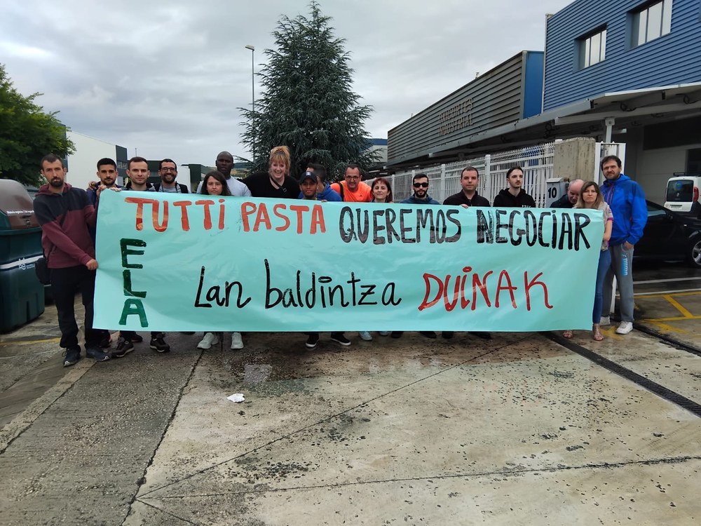 Lan baldintzak hobetzeko elkarretaratzea egin dute