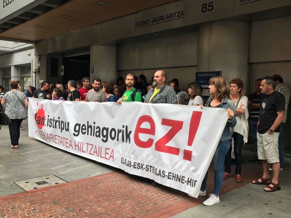 Lan istripu hilgarria salatzeko elkarretaratzea