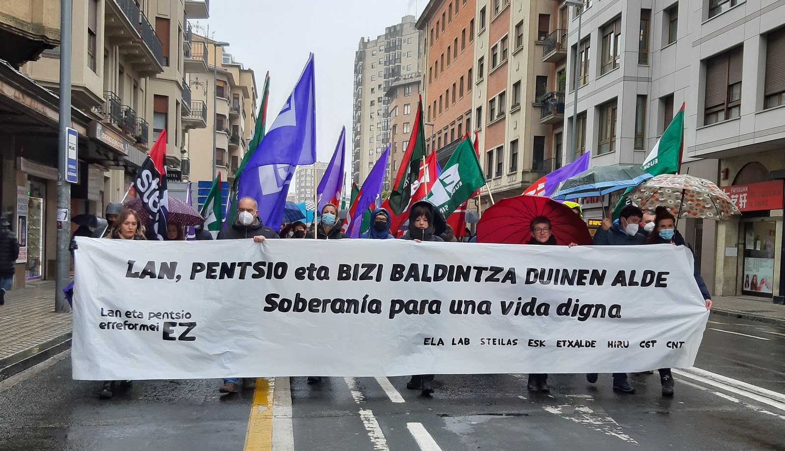 Lan erreformak indargabetzeko eta pentsioen erreforman murrizketarik ez onartzeko eskatu dute milaka lagunek