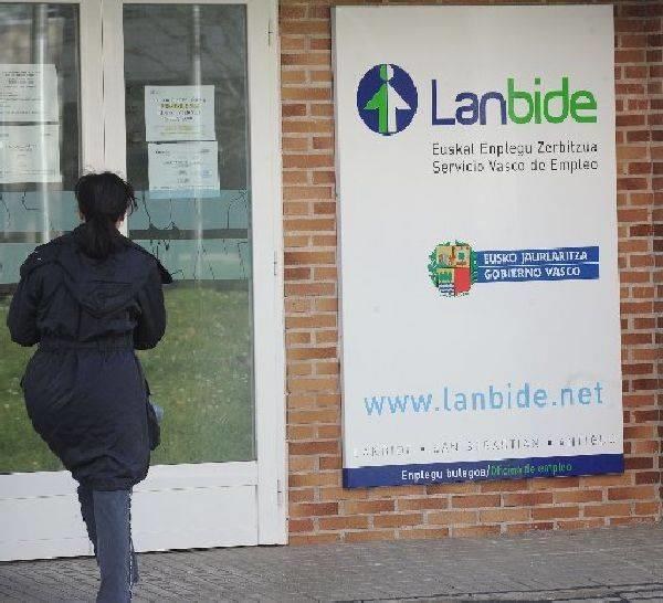 Langabeziak gora egin du EAEn; Nafarroan, aldiz, behera