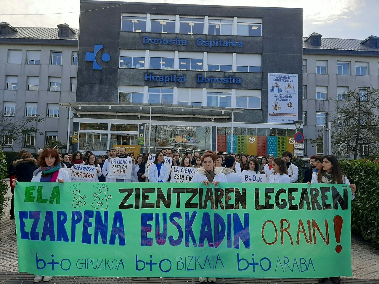 Langileek Bio Institutuetako zuendaritzei eta Osasun Sailari eskatu diete Zientzia Legea aplikatzea