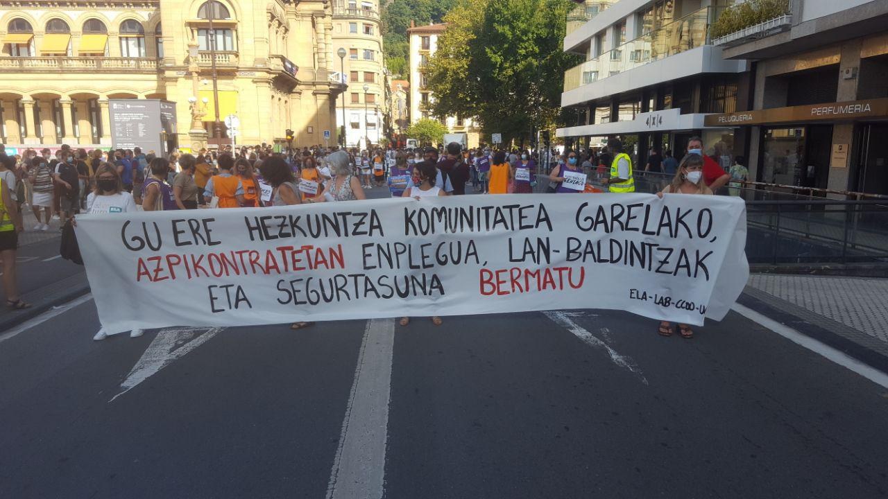 Langileek, ikasleek eta familiek babes zabala eman diote EAEko Hezkuntzako grebari Langileek, ikasleek eta familiek babes zabala eman diote EAEko Hezkuntzako grebari