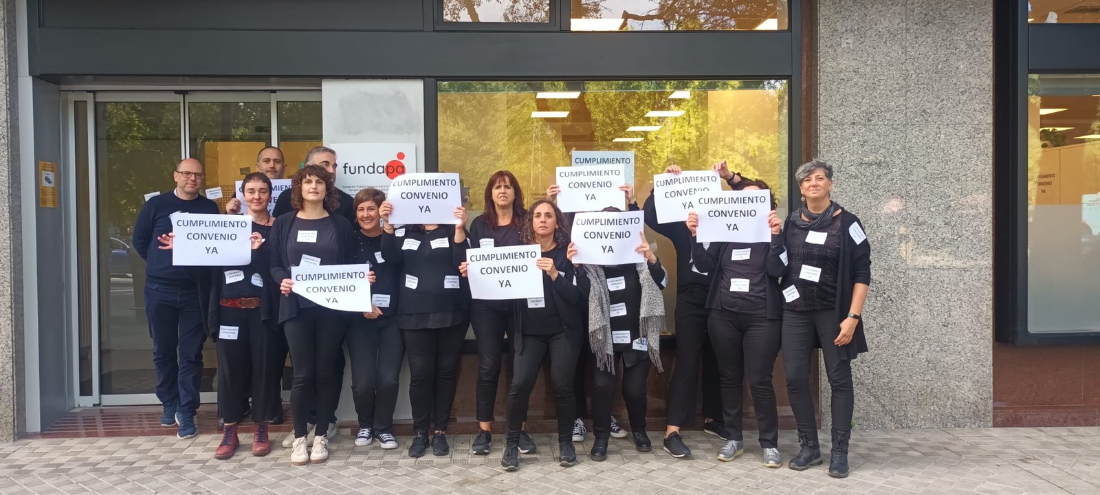 Langileek planto egin diote Maeztu Kontseilariari hitzarmenean adostutako soldata igoera ez zaielako aplikatu Langileek planto egin diote Maeztu Kontseilariari hitzarmenean adostutako soldata igoera ez zaielako aplikatu