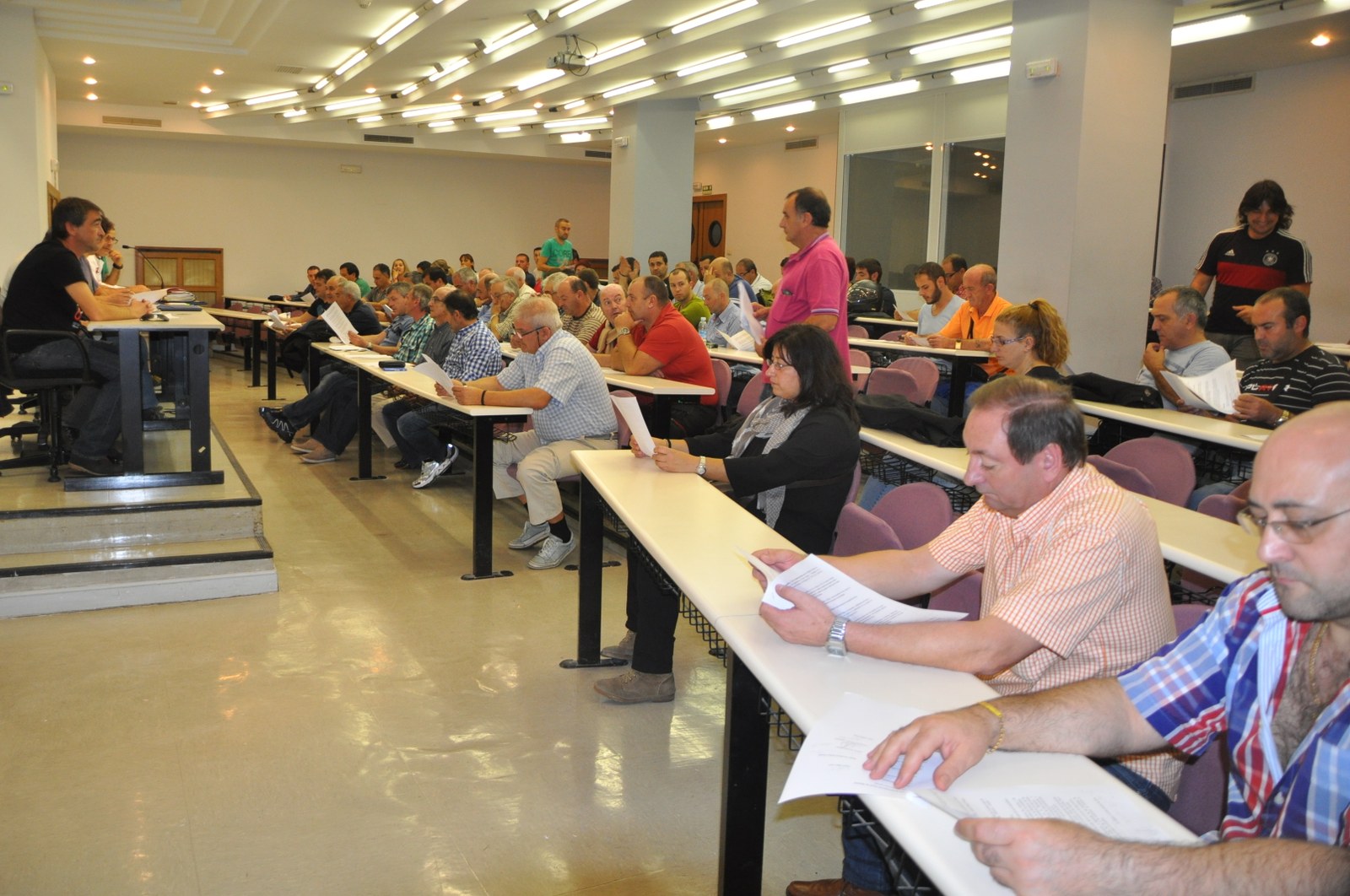 Langileen batzarrek onartu dute Bizkaibuseko akordioa