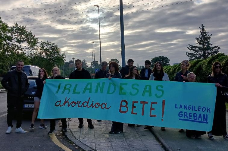 Langileen erdiak baino gehiagok bat egin du grebarekin