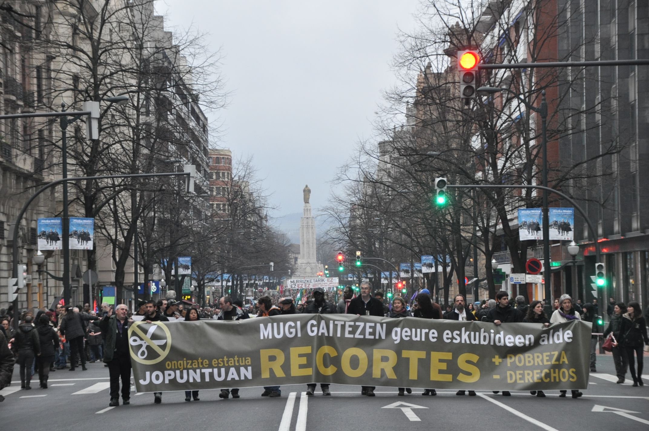 Langileon eskubideen aldeko manifestazio jendetsua Bilbon