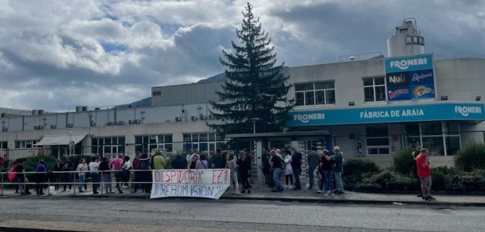Lanuzteak lankide baten kaleratzea salatzeko